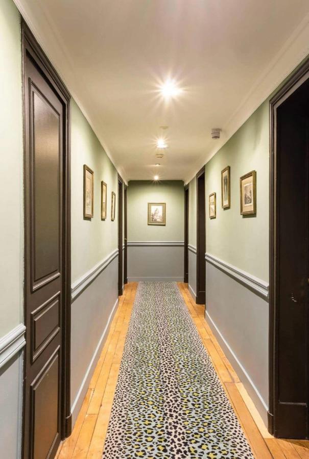 Hotel De La Porte Doree 3*