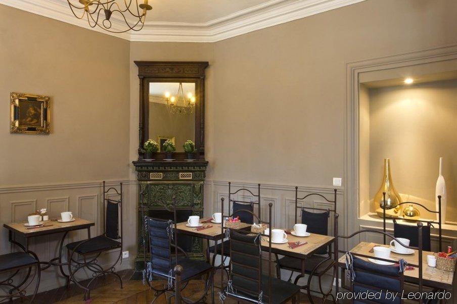 Hotel De La Porte Doree