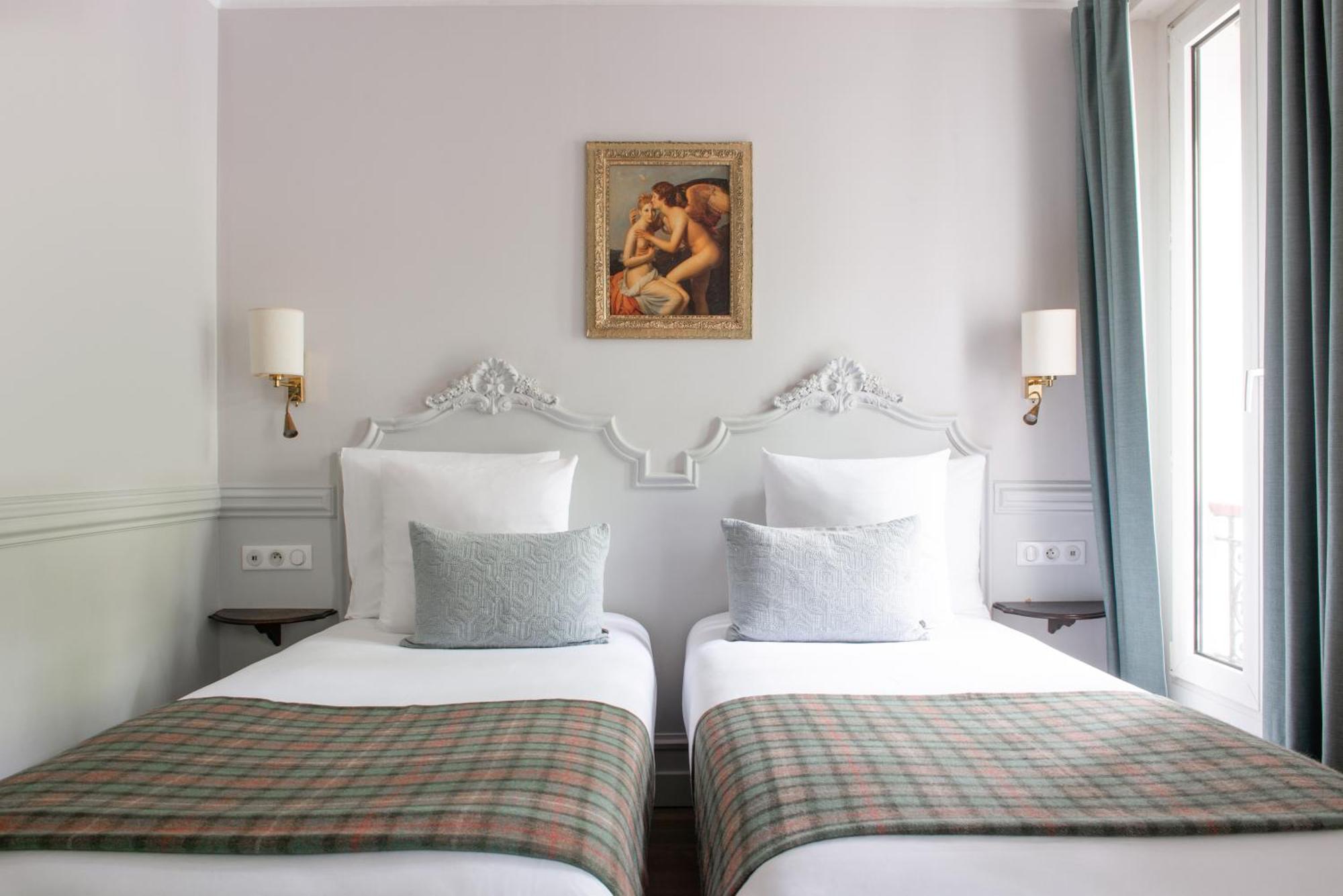 Hotel De La Porte Dorée 3*