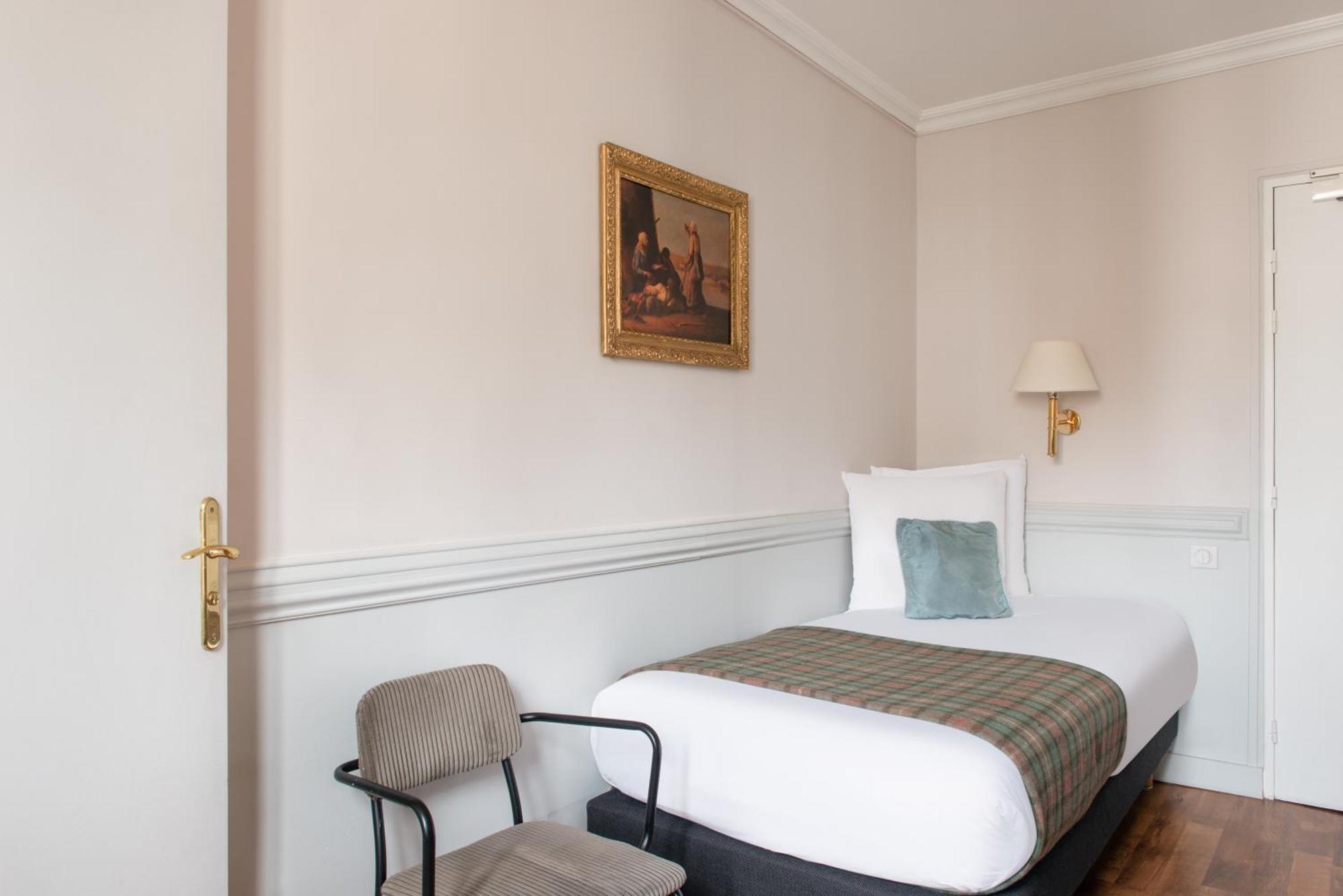 De La Porte Doree 3*