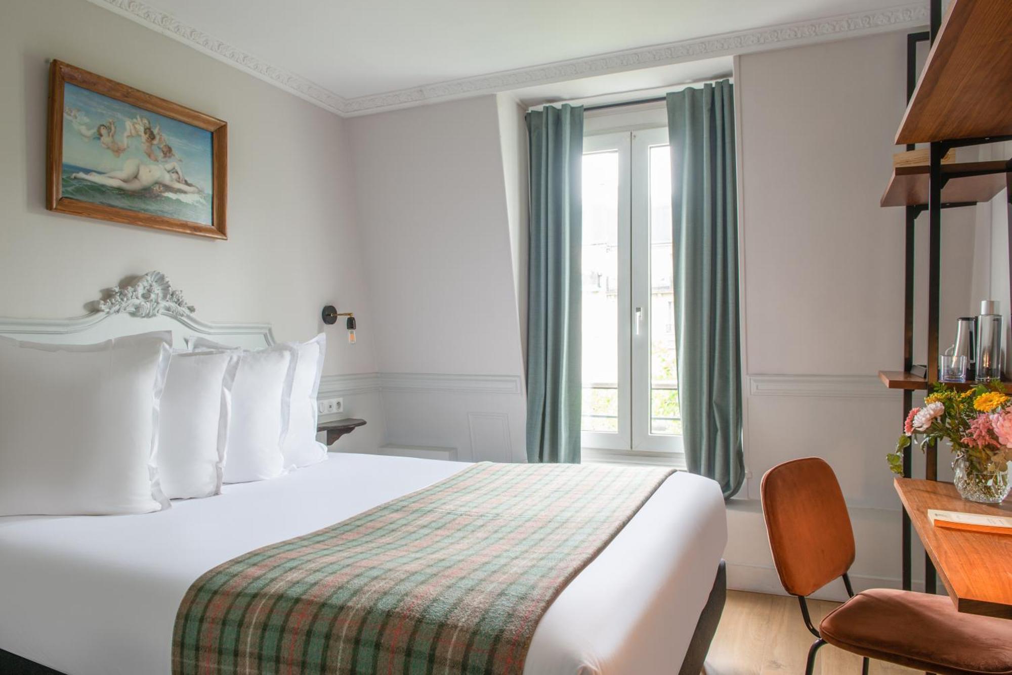 De La Porte Dorée 3*