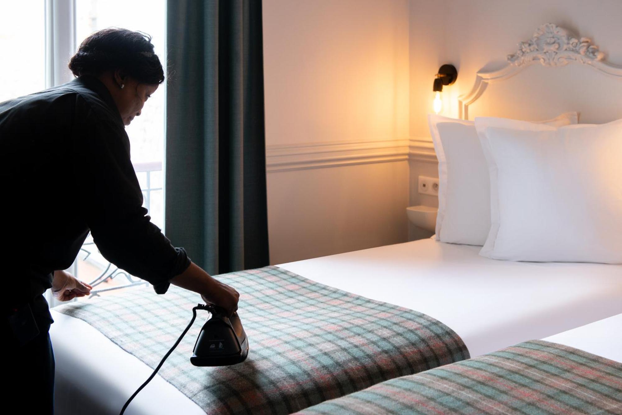 Hotel De La Porte Doree Paris