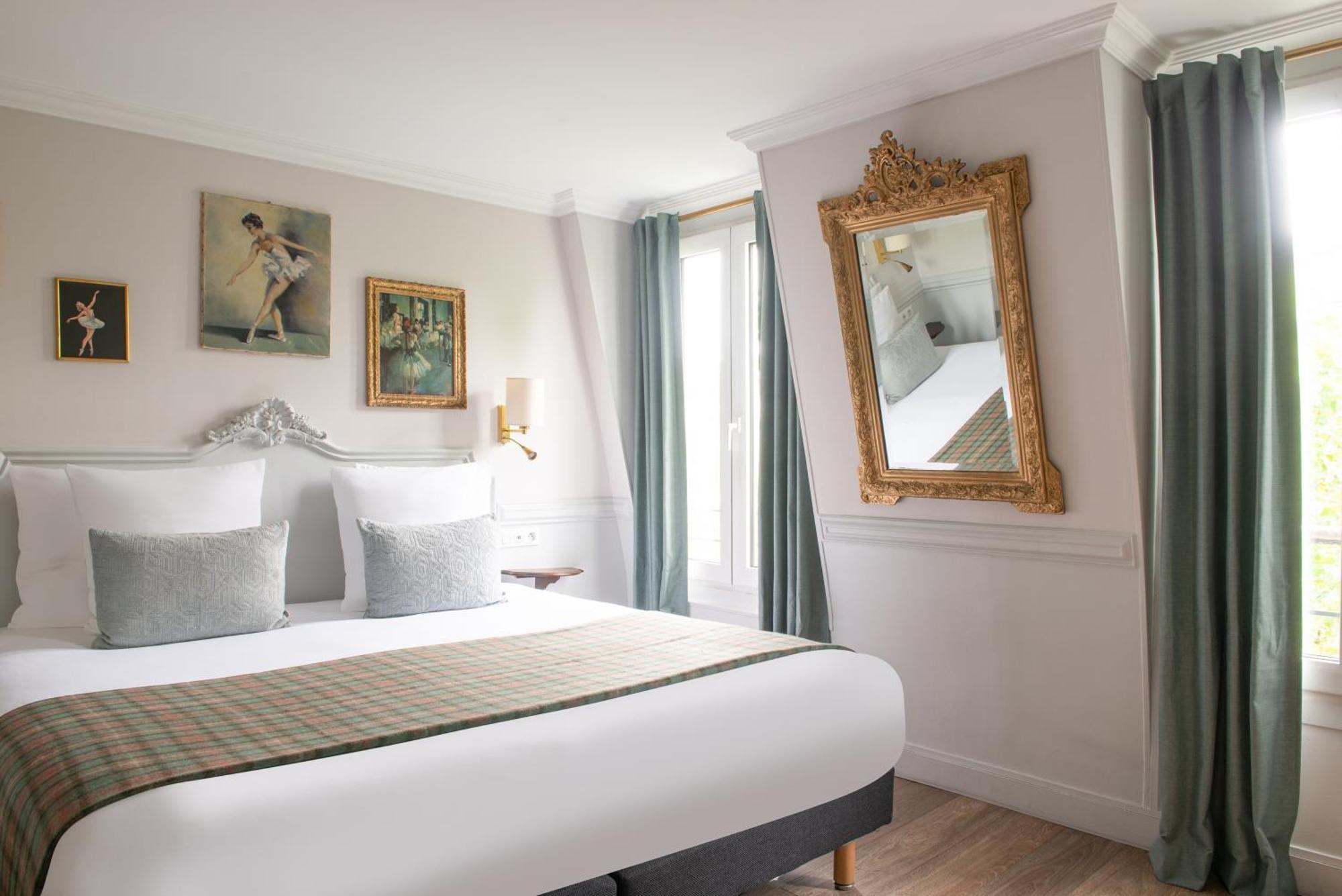 Hotel De La Porte Dorée 3*